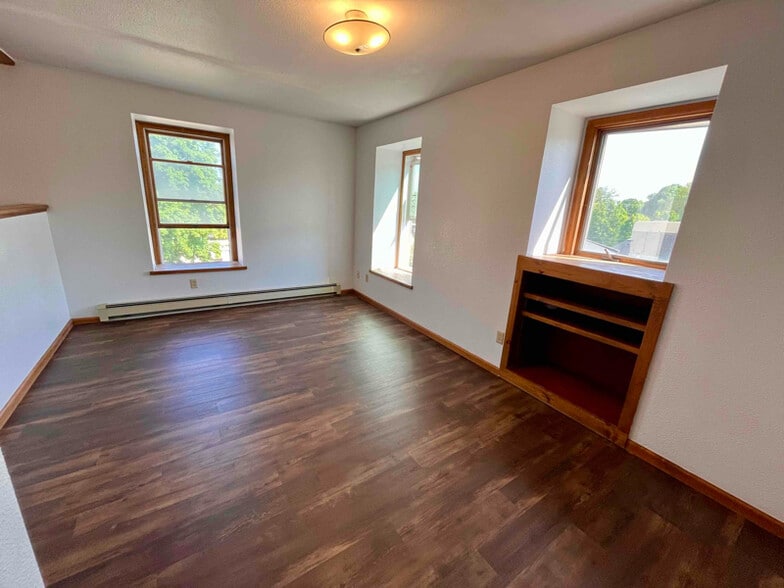 Building Photo - 104 High St