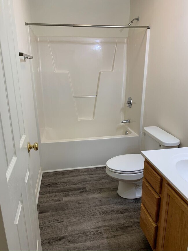 Building Photo - 1480SF 3BR 2BA