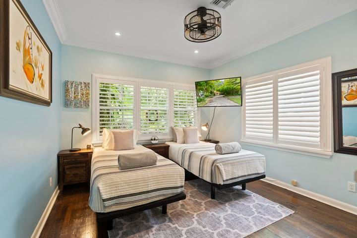 Building Photo - 614 SE 5th Ct