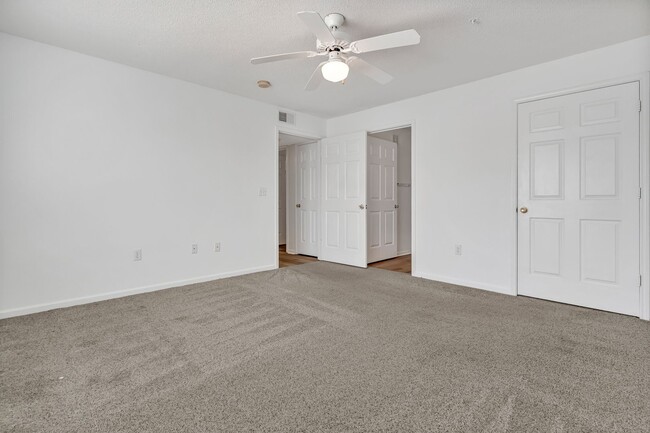 Building Photo - Destin Condo with Great Amenities