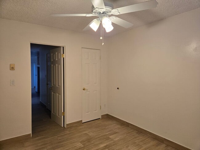 Building Photo - Completely Upgraded 2 bedroom Condo in Riv...