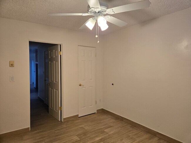 Building Photo - Completely Upgraded 2 bedroom Condo in Riverside