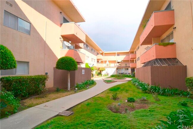 Building Photo - 805 Glenway Dr