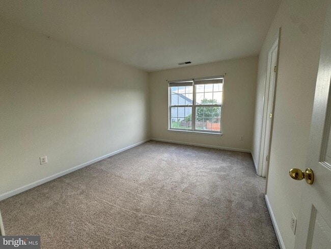 Building Photo - 105 Fredericksburg Dr