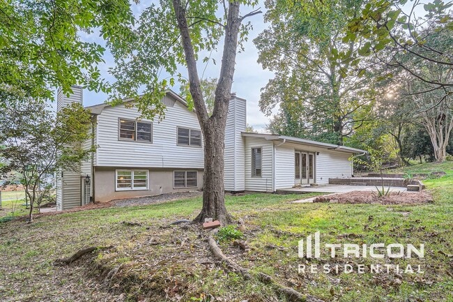 Building Photo - 455 Huntington Dr