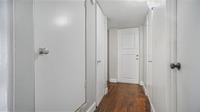 Building Photo - 5518 Riviera Dr