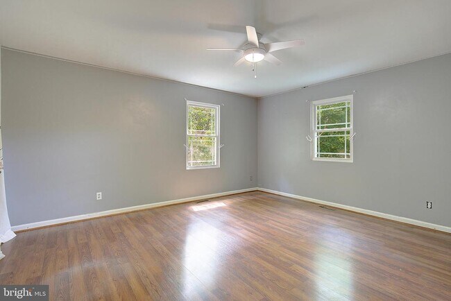 Building Photo - 48 Radcliffe Dr