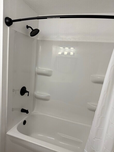 Building Photo - 250 Westridge Rd