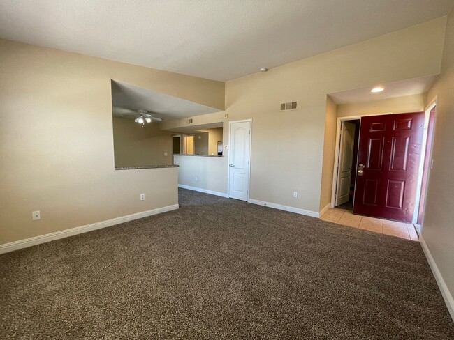 Building Photo - Gorgeous 2nd Floor Unit-Available SOON!