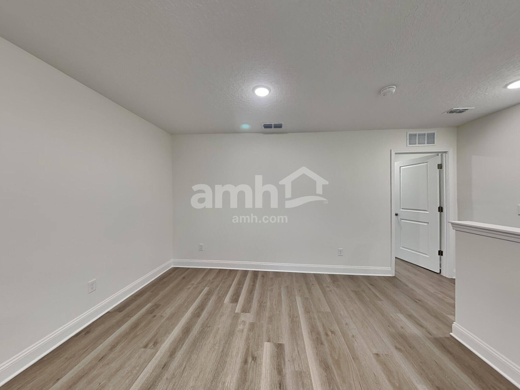 Building Photo - 11655 Hillside Dr