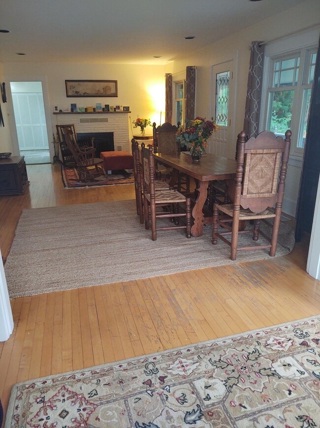 Building Photo - 9727 Lake Shore Blvd NE