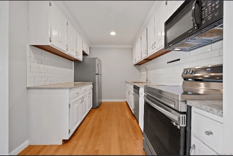 Building Photo - 140 Kane St