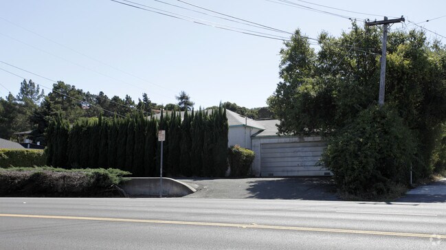 Building Photo - Aeolis Court Apartments