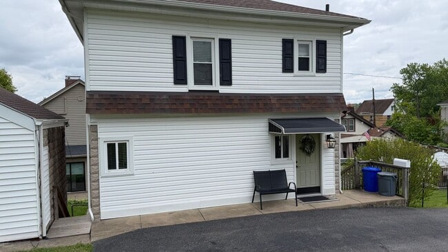Building Photo - 207 Briggs St