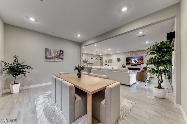 Building Photo - 375 Portus Delphini Ct