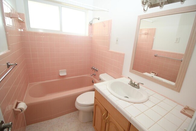 Building Photo - 4454 W Tradewinds Ave