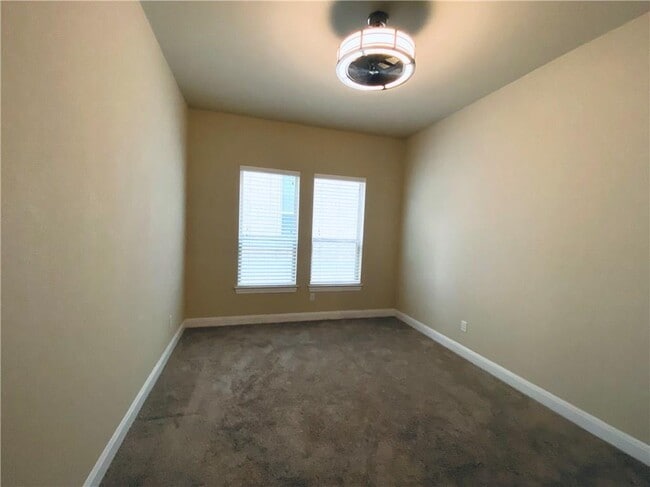 Building Photo - 821 Richardson Ln