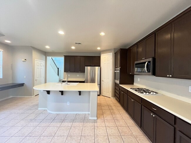 Building Photo - Cozy Home in Heart of Summerlin!