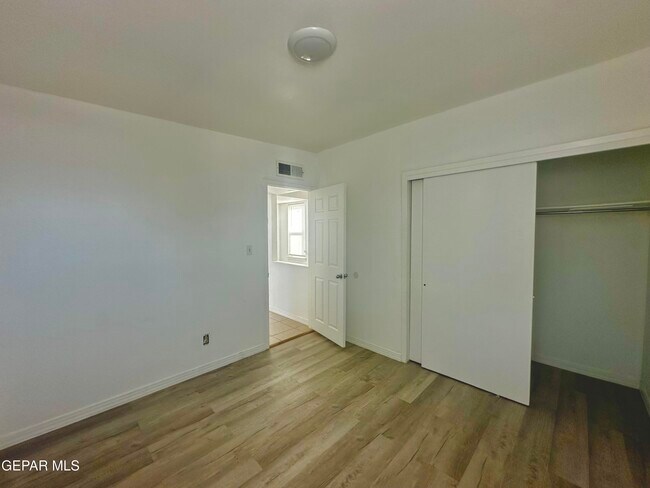 Building Photo - 421 Panahi Rd