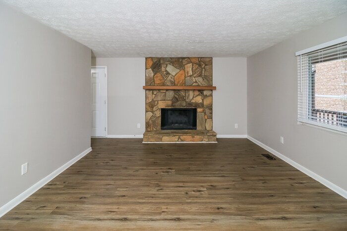 Building Photo - 5916 S Quail Dr