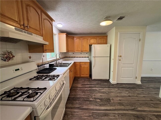 Building Photo - 440 Hembree Forest Cir