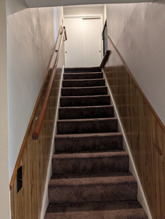 Building Photo - 208 Dee Rd