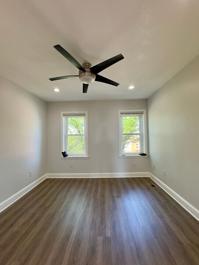 Building Photo - Beautiful 3Bed/2.5Bath Home in the City
