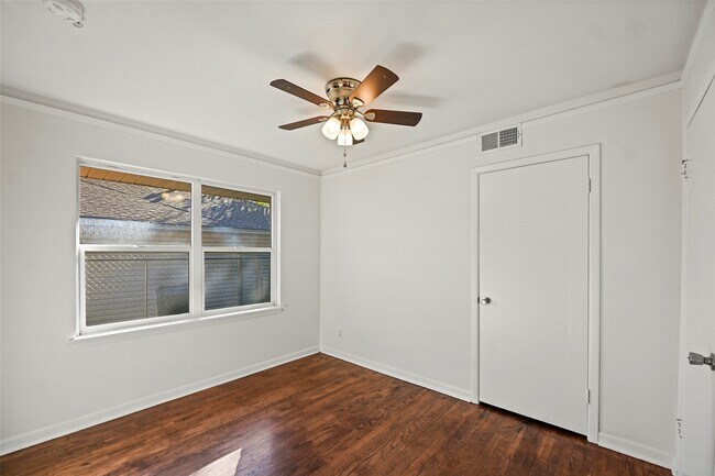 Building Photo - 4413 W 43rd St