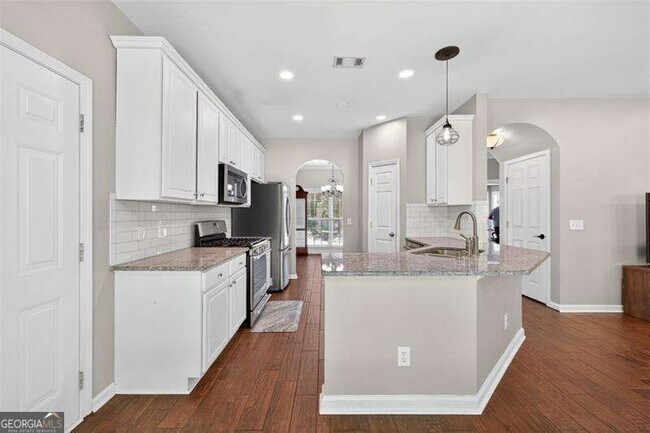Building Photo - 2865 Stonehenge Ct