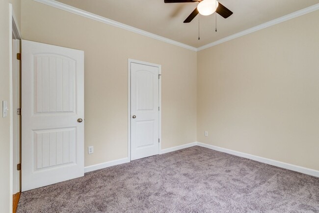 Building Photo - Feels Like New 3 Bed 2 Bath Minutes from High Point University!