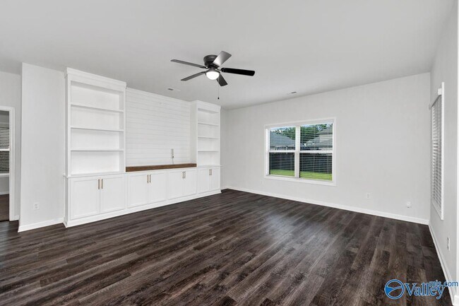 Building Photo - 171 Kingswood Dr
