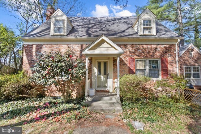Building Photo - Palisades Gem Ready for Immediate Move-in!!
