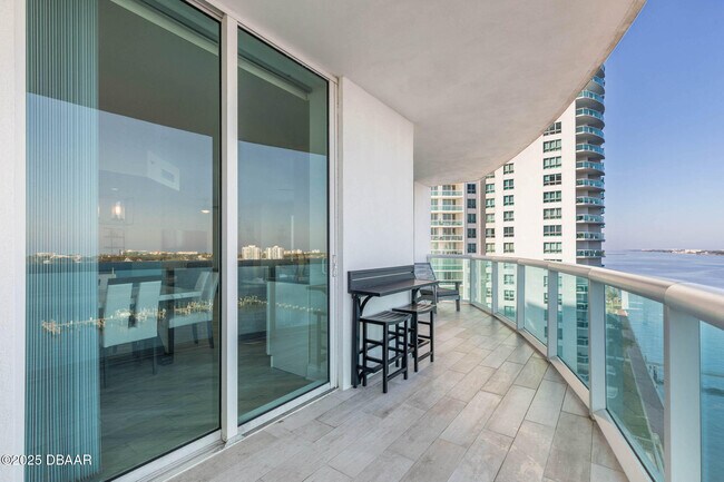 Building Photo - 231 Riverside Dr