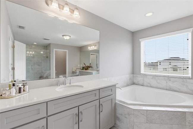 Building Photo - 9844 Cabernet Ave