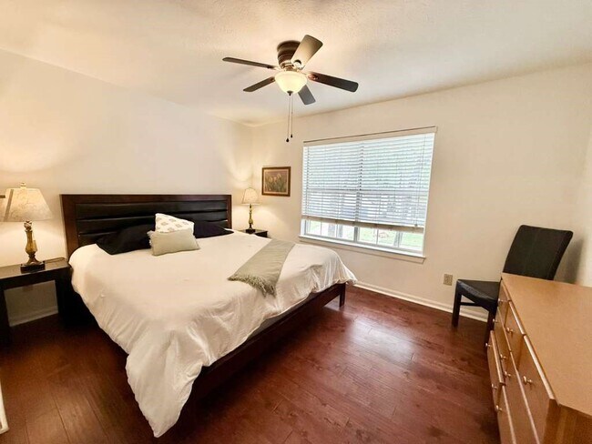 Building Photo - 65 S Hidden View Cir