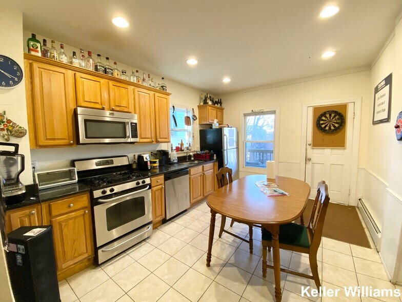 Building Photo - 61 Hillside St