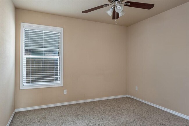 Building Photo - 3613 Davidson Dr