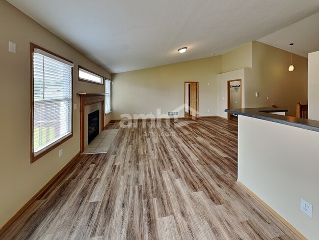 Building Photo - 5864 Westbank Dr