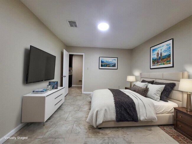 Building Photo - 11111 Longcommon Dr