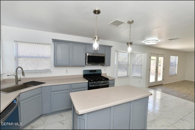 Building Photo - 1603 Villa Del Sol St