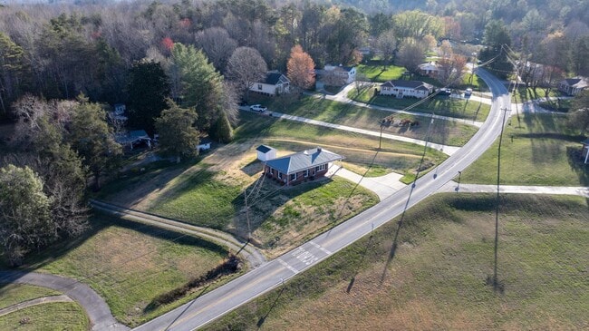 Building Photo - 313 Arrowood St SE