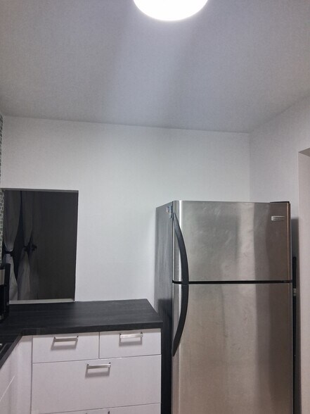 Building Photo - 17021 N Bay Rd