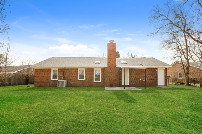 Building Photo - Beautiful Home with Vaulted Ceilings!