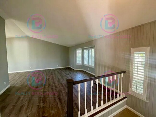 Building Photo - Spacious 4-bedroom, 3-bath home located in...