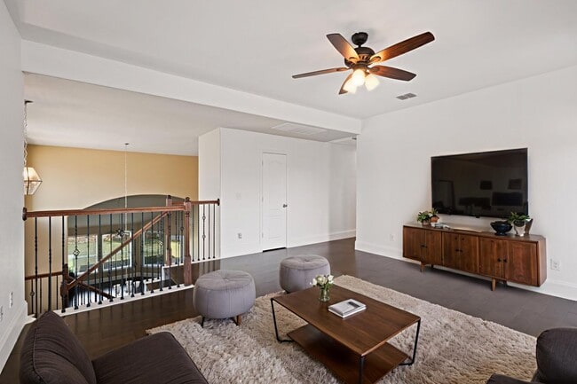 Building Photo - 205 Pincea Pl