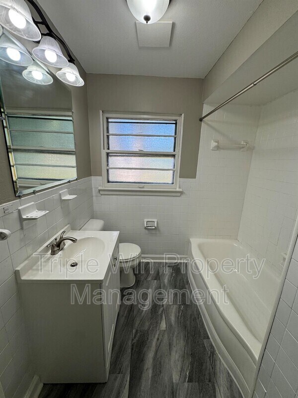 Building Photo - 8629 Elwyn Dr