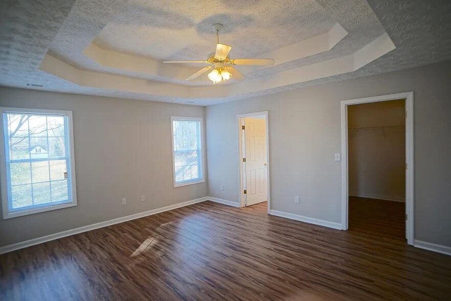 Primary bedroom - 11 Spring Valley Cove