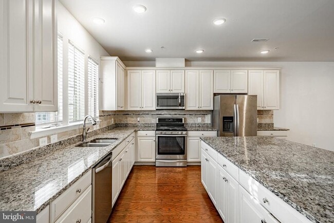 Building Photo - 33 Addison Ln