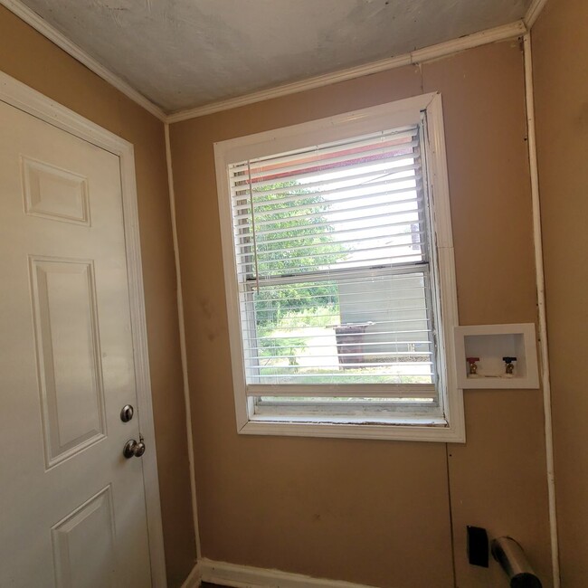 Building Photo - Renovated 2 bedroom home Phenix City