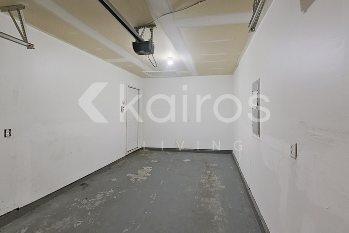 Building Photo - 1010 E Macree Terrace